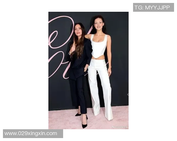 火辣啤酒妹亮相湖人主场曾恋格里芬与贝克汉姆大儿子引热议